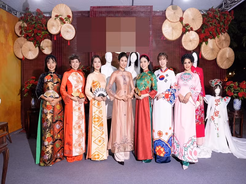 Nàng hậu vẫn theo đuổi thiết kế thời trang, kinh doanh.