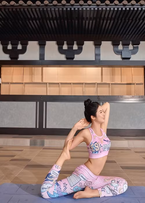 Người đẹp yêu thích bộ môn yoga.
