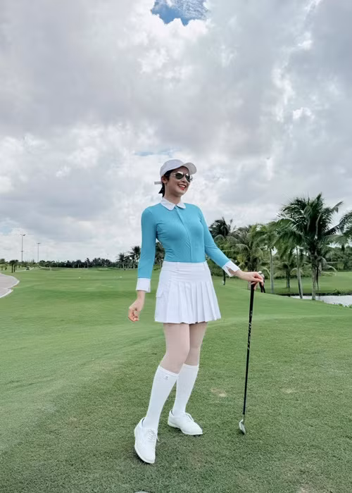 Nàng hậu vẫn dành nhiều thời gian cho bản thân sau khi kết hôn.