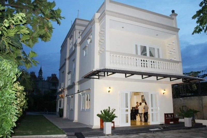 Vợ chồng Diễm My sở hữu căn biệt thự mua từ năm 1997 trên diện tích đất rộng lên đến 3.000m2 tại khu Thảo Điền, quận 2, TP HCM. Ảnh: Khám Phá.