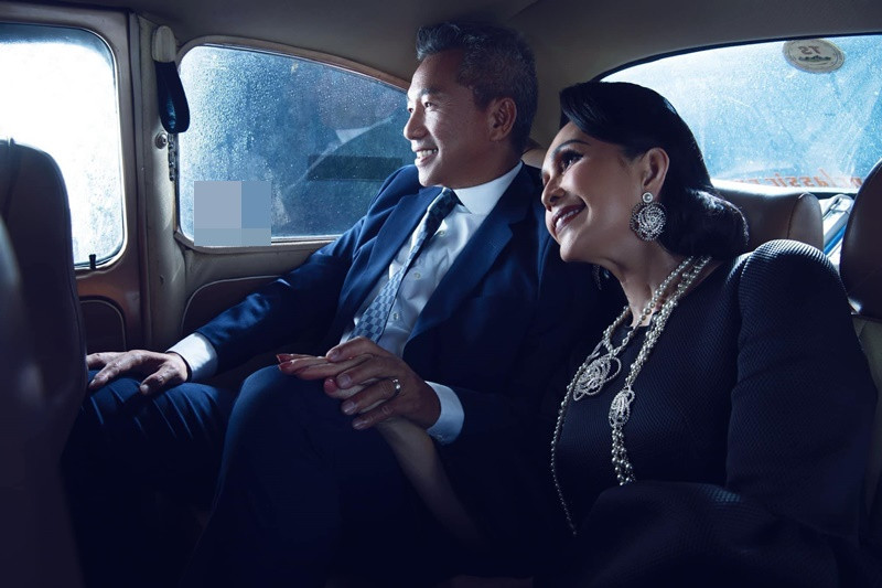 Diễm My gặp Hà Tôn Đức ở một trung tâm thể hình và say nắng trước hình thể lẫn vẻ điển trai của doanh nhân này nên chủ động tán tỉnh. Sau nhiều lần quan sát, “nữ hoàng ảnh lịch” nhận thấy Hà Tôn Đức sẽ là một người chồng tốt. Nam doanh nhân chỉ có hai bàn tay trắng nhưng lại sống chân thành. Ảnh: FBNV.