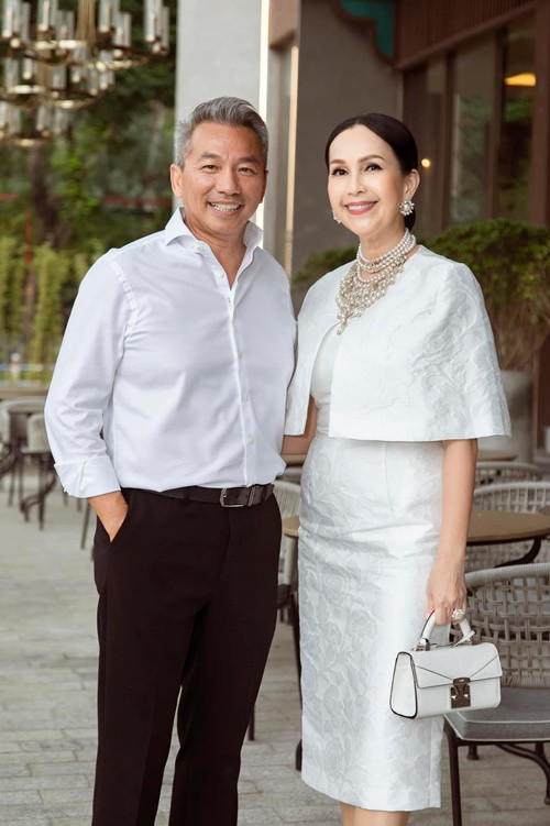 Chồng Diễm My nhanh chóng trở thành ông chủ giàu có, thành đạt. Ảnh: FBNV.