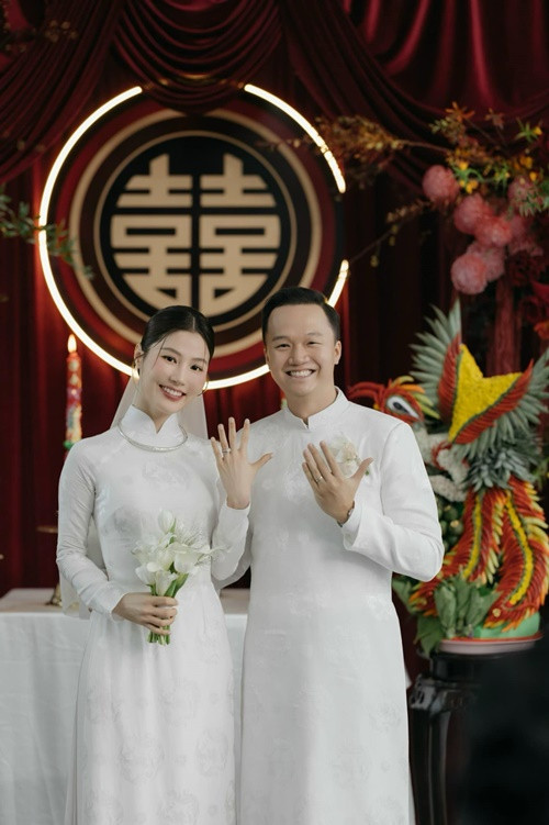 Diễm My chia sẻ trên Vietnamnet, căn nhà đã xây xong phần lớn hạng mục, có thể ở ngay. Tuy nhiên, cặp đôi muốn hoàn thiện phần còn lại của ngôi nhà sau đám cưới rồi chung sống ở đây.