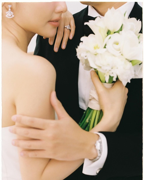 Đôi uyên ương sẽ tổ chức đám cưới vào ngày 21/12 sau lễ ăn hỏi ngày 16/12.