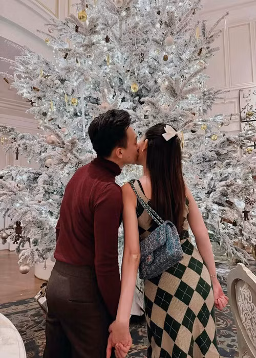 Ngân An chia sẻ, các món quà có trị giá cao trước đó chồng dành cho cô, anh đều nói không muốn thể hiện hay phô trương, anh bảo nhìn thấy cô cười vui là được.