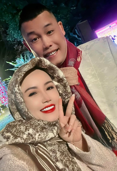 Hoàng Yến ghi lại khoảnh khắc vui vẻ bên Hiệp Gà.