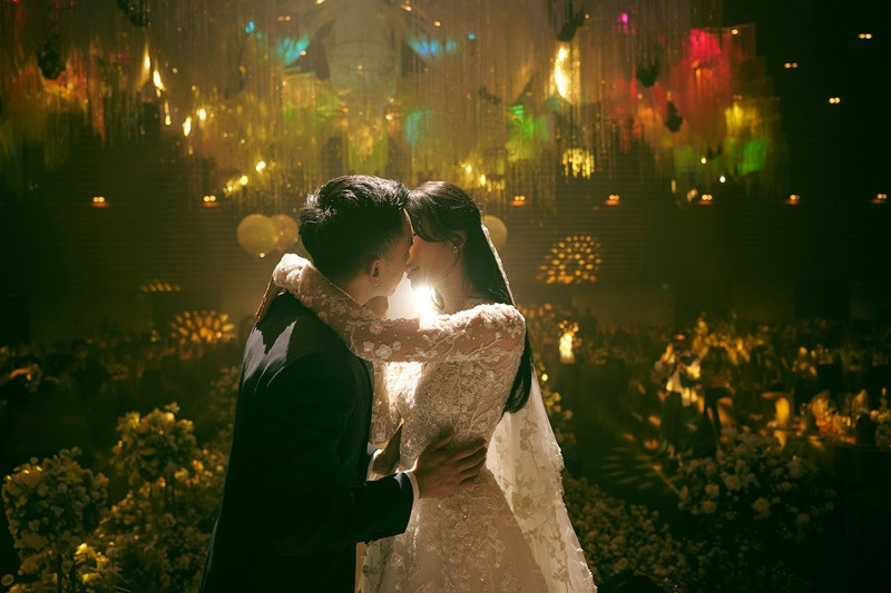 Đám cưới có 900 khách mời, trong đó nhiều người là hoa hậu, á hậu. Ảnh: Tiền Phong.