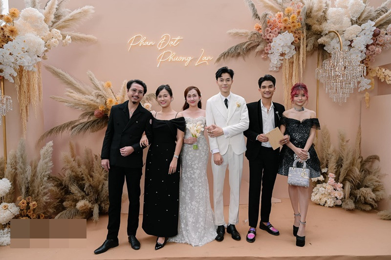 Vợ chồng diễn viên Phương Lan và Phan Đạt tổ chức đám cưới tại 3 địa điểm: Ninh Bình, Huế và TP HCM. Ảnh: FBNV.