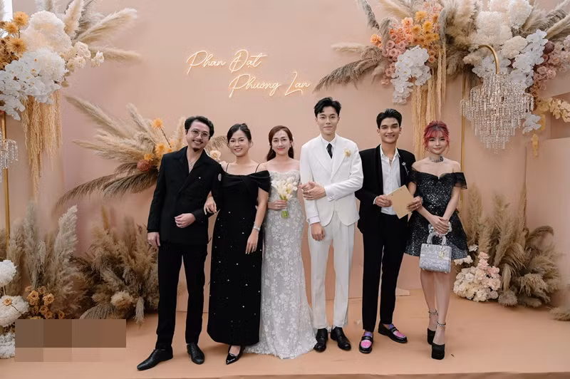Vợ chồng diễn viên Phương Lan và Phan Đạt tổ chức đám cưới tại 3 địa điểm: Ninh Bình, Huế và TP HCM. Ảnh: FBNV.
