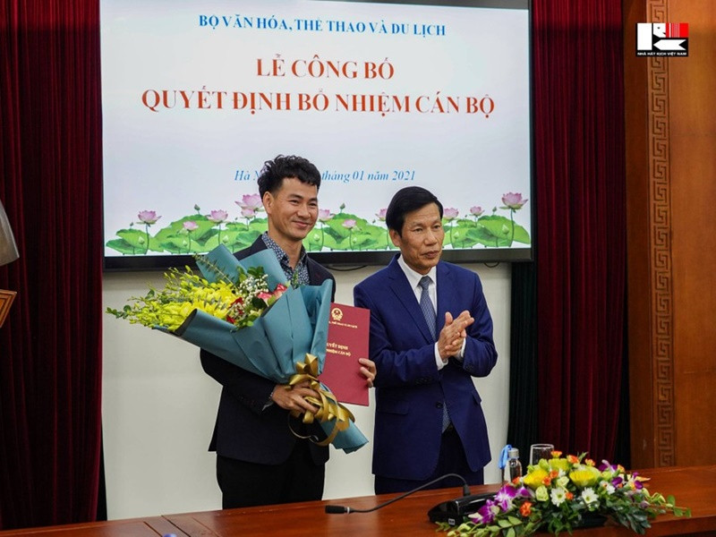 Nghệ sĩ Xuân Bắc tốt nghiệp khoa Sân khấu của Trường đại học Sân khấu và Điện ảnh Hà Nội vào năm 1998, sau đó đầu quân cho Nhà hát kịch Việt Nam. Anh từng là Trưởng đoàn Biểu diễn I Nhà hát Kịch Việt Nam trước khi chính thức nhận chức vụ Phó Giám đốc Nhà hát Kịch Việt Nam vào ngày 1/9/2016. Tháng 1/2021, Xuân Bắc lên chức Giám đốc Nhà hát Kịch Việt Nam. Ảnh: Tiền Phong.