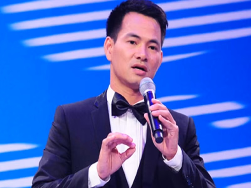 Xuân Bắc còn là một MC nổi tiếng. Tên tuổi của anh được gắn với nhiều chương trình như Hỏi xoáy đáp xoay, Đuổi hình bắt chữ, Ơn giời! cậu đây rồi... Bên cạnh đó, anh thường xuyên được mời làm giám khảo gameshow. Ảnh: Người Đưa Tin.