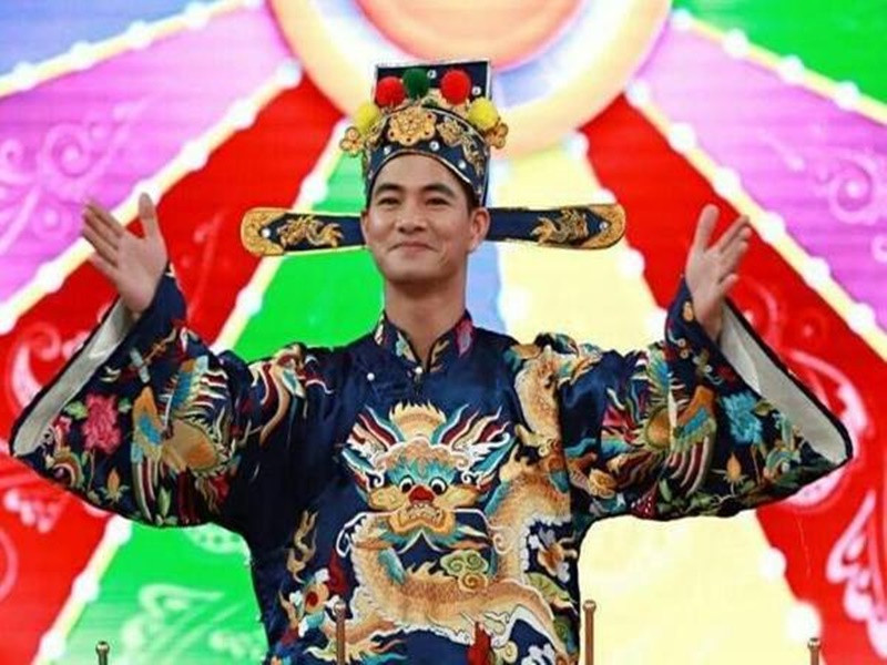 Xuân Bắc được khán giả nhớ đến với vai Núi trong Sóng ở đáy sông. Ngoài ra, anh còn là cây hài đình đám của làng giải trí sau khi tham gia chương trình Gặp nhau cuối tuần năm 2000 và gây ấn tượng với vai Nam Tào trong chương trình Táo quân – Gặp nhau cuối năm. Ảnh: Vietnamnet.