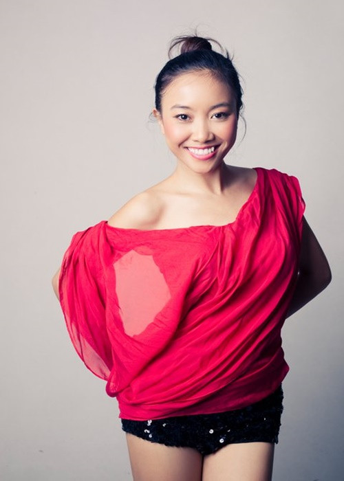 “Trong những cuộc tình ấy, tôi phải theo họ, biến mình thành người khác và tôi cảm thấy quá khổ. Tôi biết mình là người như thế nào và tôi cần được sống với cá tính của mình”, Dân Trí dẫn lời nữ ca sĩ.