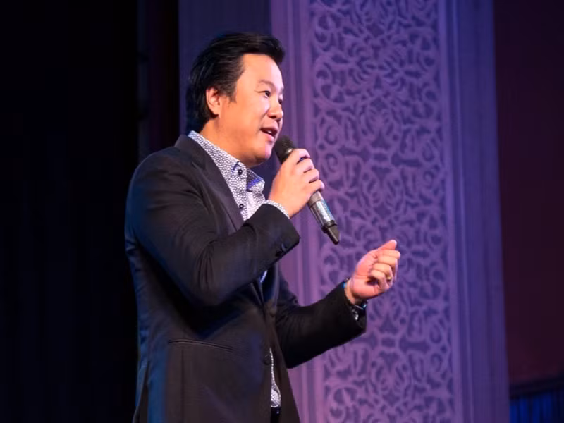 Nam nhạc sĩ xuất hiện trong buổi tọa đàm ra mắt không gian giáo dục nghệ thuật tại Nhà văn hóa Thanh niên TPHCM vào tháng 2/2023. Ảnh: Dân Trí.