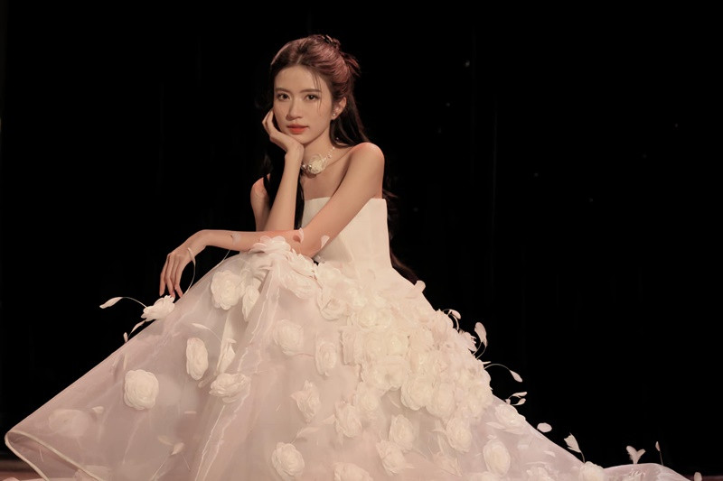 Diễn viên Ngọc Huyền “Thương ngày nắng về” chia sẻ trên Vietnamnet, đám cưới của cô sẽ diễn ra vào tháng 1 tại Hà Nội.