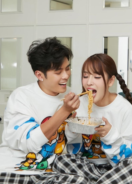 Duy Khánh từng trêu đùa Puka: "Sao chị với Gin từ khi công khai xong cứ dính chùm vậy hả? Em thấy bị ngứa mắt á".