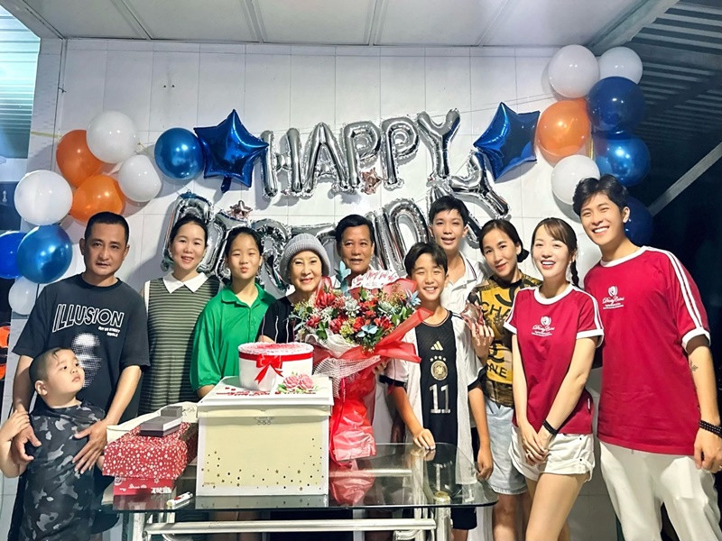 Cuối năm 2023, Gin Tuấn Kiệt chúc mừng sinh nhật mẹ vợ. Có thể thấy, anh là con rể quý của gia đình Puka.