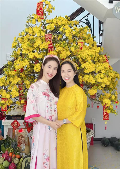  Diễm My 9X từ lâu đã có mối quan hệ thân thiết với mẹ của doanh nhân Vinh Nguyễn. Ảnh: Vietnamnet.