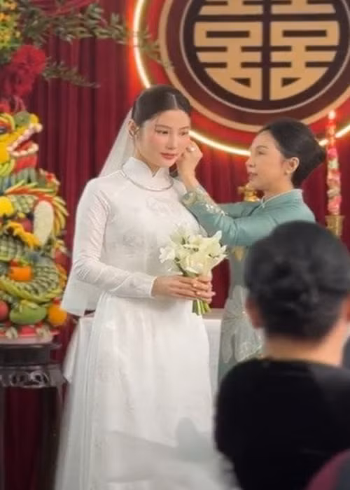 Diễm My đổi cách xưng hô với bố mẹ Vinh Nguyễn từ bác sang bố mẹ từ lâu. Ảnh: Đời Sống Và Pháp Luật.