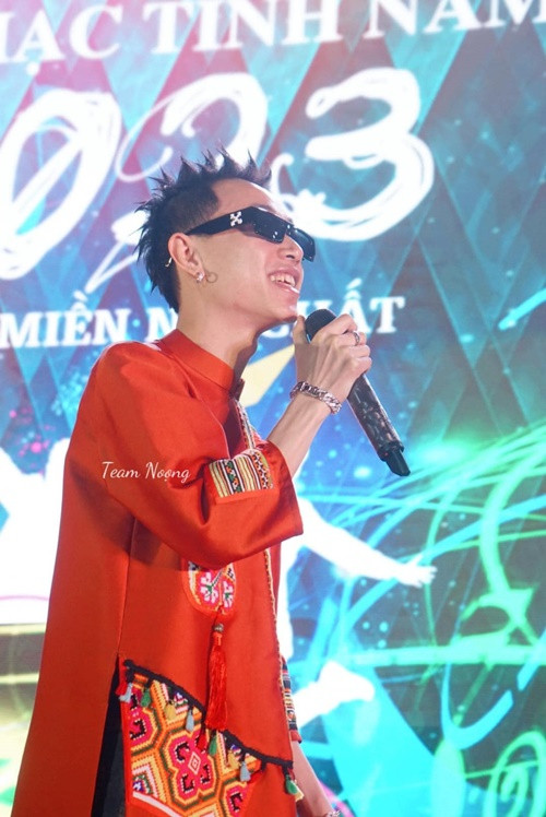 Thu nhập từ ca hát, quảng cáo giúp Double2T trả hết nợ nần.