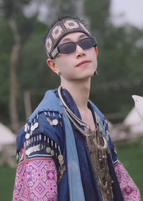 Double2T được đề cử ở hạng mục Nam ca sĩ và rapper tại Mai Vàng 2023 với ca khúc À lôi. Anh cạnh tranh với Đen Vâu, Đức Phúc, H.Kray và Karik.