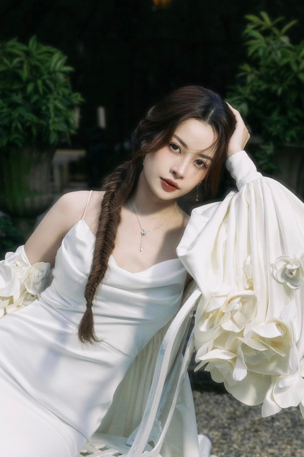 Trước Lý Nhã Kỳ, Chi Pu cũng vướng nghi vấn tình cảm với Gil Lê. Ảnh: FBNV.