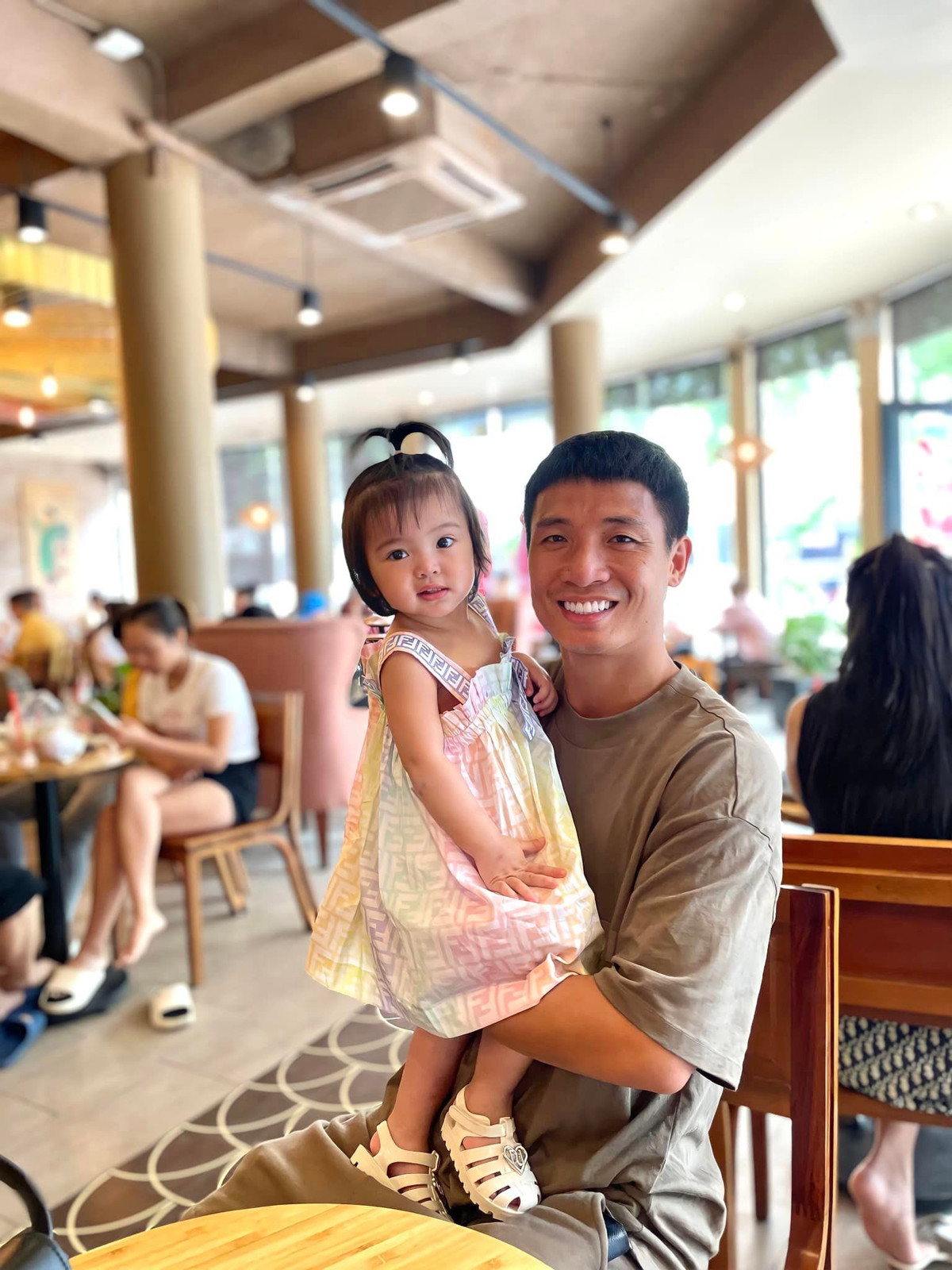 Loạt ảnh 'khi xưa ta bé' của dàn cầu thủ Việt Nam - Hình 8 Loat anh 'khi xua ta be' cua dan cau thu Viet Nam-Hinh-8