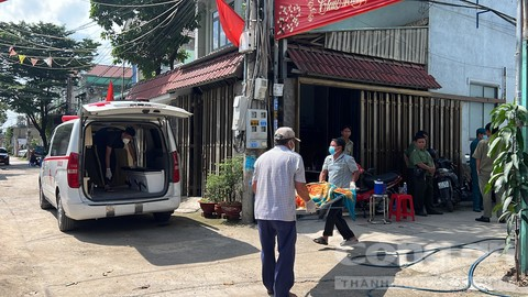 Hang xom mang do an qua cho, phat hien chu nha da chet tren ghe bo-Hinh-2