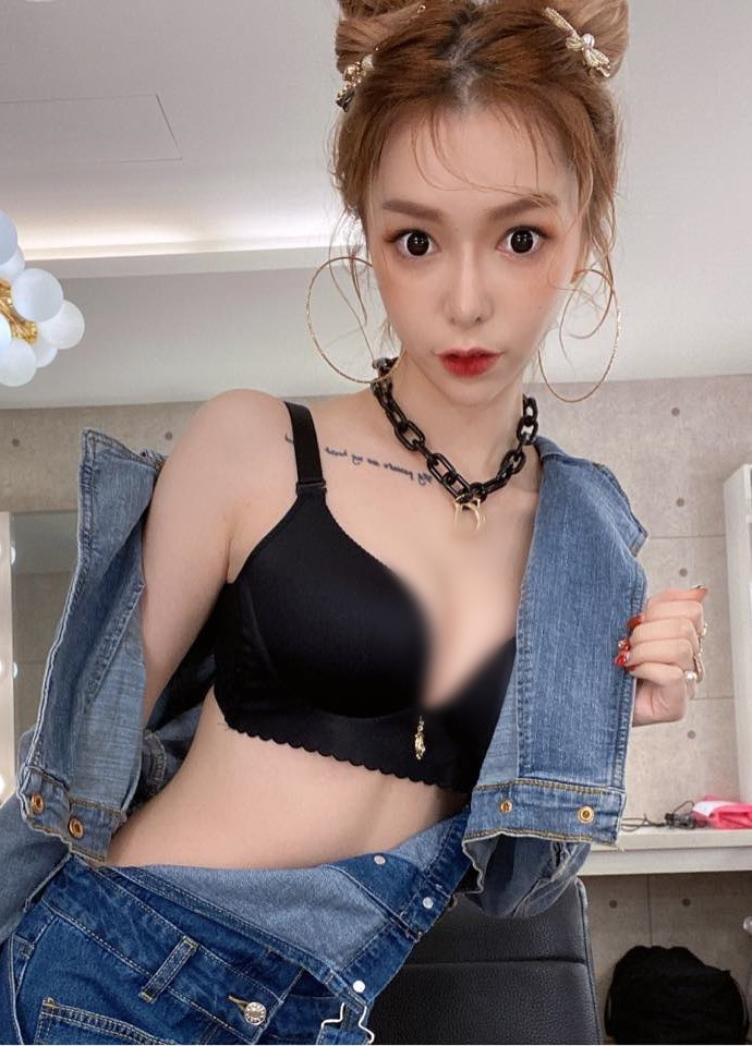 Lần này, người hâm mộ hi vọng rằng Lâm Nghi sẽ suy nghĩ chín chắn hơn, tiếp tục vững bước trên con đường mình đã chọn.