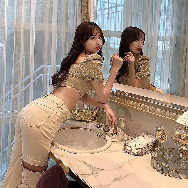 Với nhan sắc và dáng vóc của mình, Fujikawa Ralumu chắc chắn sẽ còn tiến xa hơn nữa. Các fan hâm mộ của cô nàng hi vọng hot girl sẽ hoàn thành giấc mơ là trở thành một minh tinh.