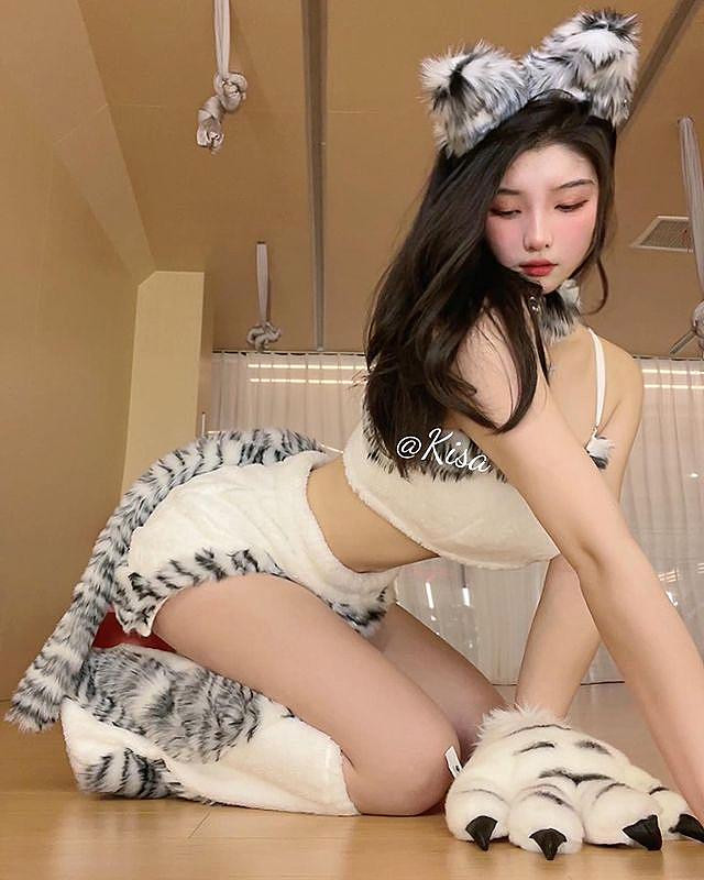 Người hâm mộ đến với Kisa cũng bởi những màn cosplay tuyệt đẹp này. Họ cho rằng, khi hoá thân thành những động vật xinh xắn, Kisa vô cùng cuốn hút.