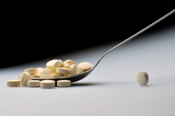 4 loai vitamin nay tuyet doi khong dung chung voi thuoc-Hinh-2