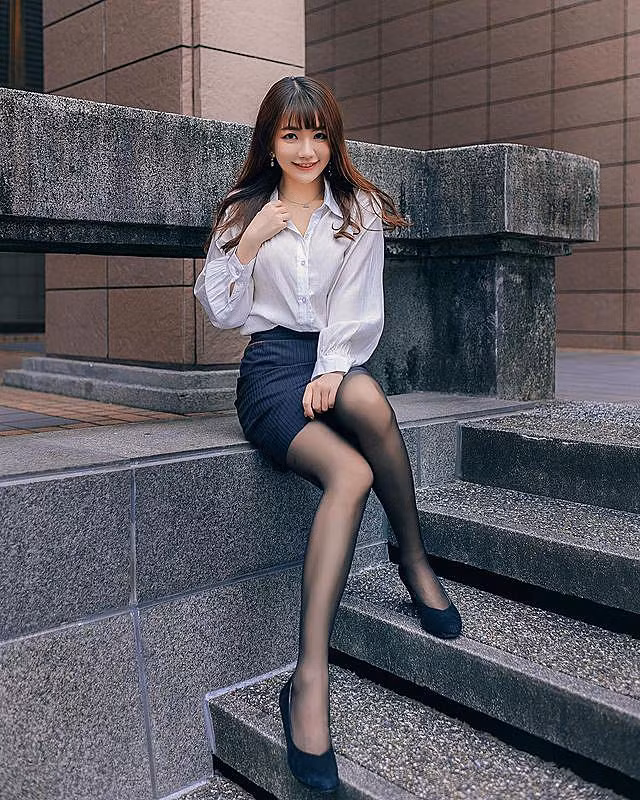 Vì vậy, chỉ cần không quá phản cảm nơi công cộng, cô cũng sẽ không thoải mái mặc trang phục mà mình yêu thích.