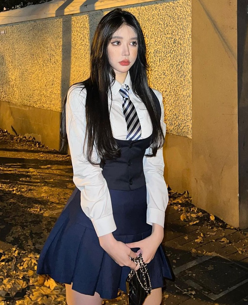 Không chỉ có nhan sắc, Viện Tương còn có tài năng, cô nàng sở hữu một nhãn hiệu quần áo của riêng mình.