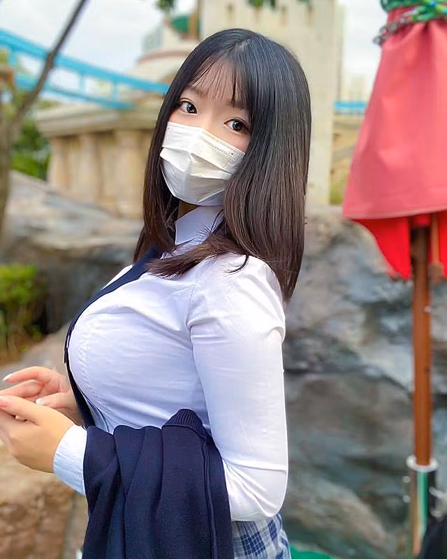Mọi người so sánh hot girl Yutori với các nhân vật nổi tiếng trong truyện tranh và dành tặng cô nàng biệt danh "hot girl truyện tranh".