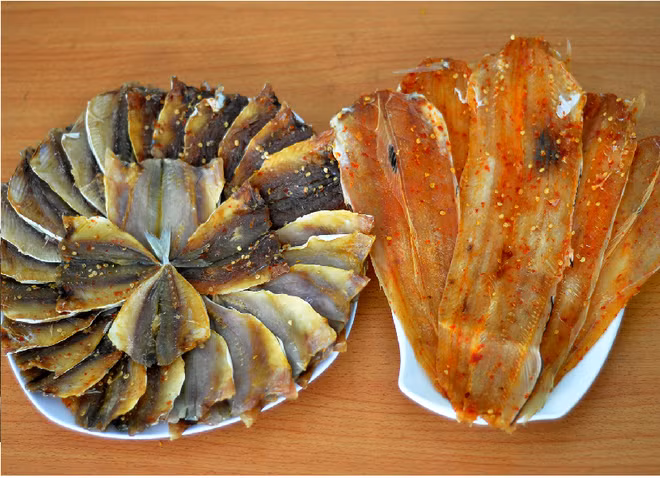 Chú ý, hãy vứt ngay những thực phẩm đã hết hạn sử dụng, ẩm mốc nếu không muốn dẫn đến những tác hại nghiêm trọng cho sức khỏe, thậm chí trở thành người có nguy cơ cao mắc các bệnh ung thư.