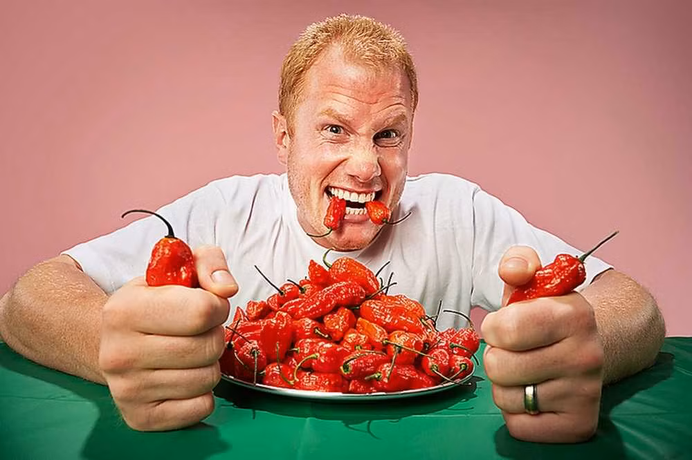 Ăn quá nhiều ớt rất có hại cho thận, đồng thời sẽ làm tăng áp lực cho thận, vì vậy tốt nhất bạn nên ăn ít đồ cay, khẩu phần ăn thường ngày cũng nên nhạt bớt.