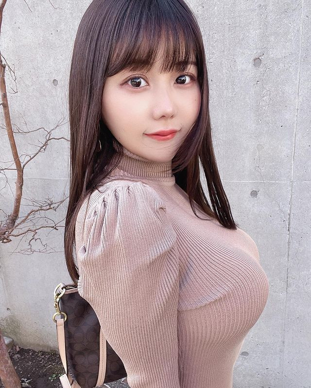 Chính vì vậy, cô nàng còn được nhiều người mệnh danh là sinh viên có vòng một đẹp nhất Nhật Bản.