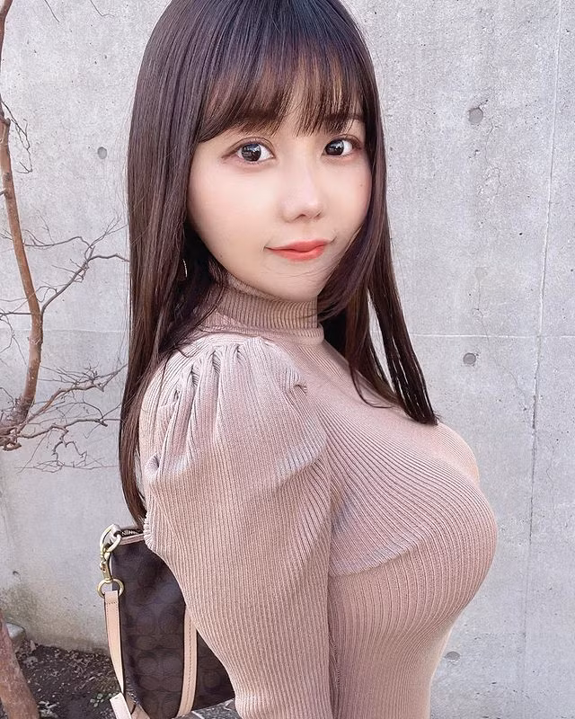 Chính vì vậy, cô nàng còn được nhiều người mệnh danh là sinh viên có vòng một đẹp nhất Nhật Bản.