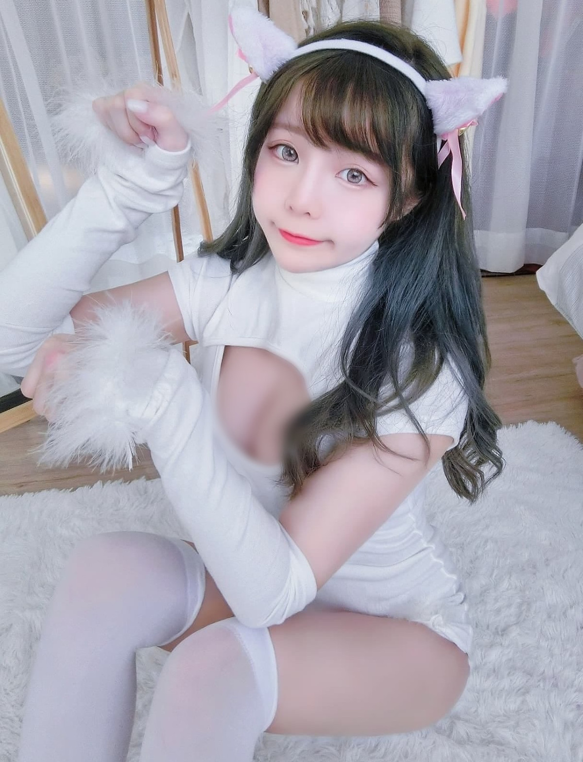 Mới đây, Phỉ Phỉ đã hoá thân thành nàng mèo trắng gợi cảm, thu hút đông đảo sự quan tâm, chú ý của cộng đồng mạng.