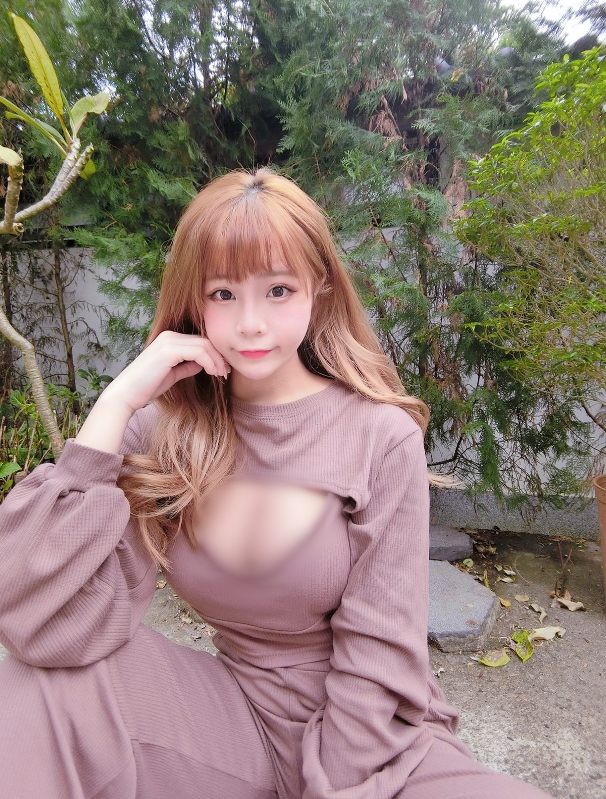 Nét đẹp này khiến cô nàng nổi bật hơn so với những hot girl khác. Thêm nữa, dáng vóc của Phỉ Phỉ vô cùng khoẻ mạnh, tràn đầy sức sống.