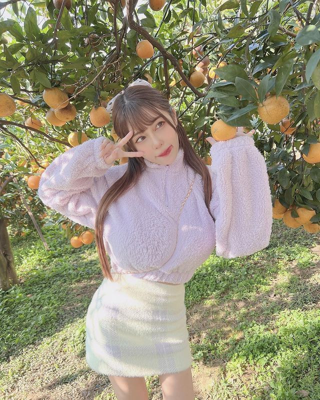 Vòng một khủng quả thực cũng khiến An Hi thêm phần nổi bật. Cô nàng diện đồ kín như bưng vẫn gây chú ý.