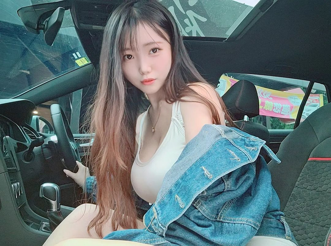 Người hâm mộ của Trương Du cho biết, họ rất thích thú với vẻ đẹp tương phản, đối lập của hot girl.