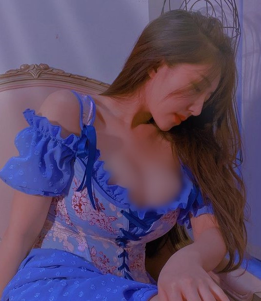 Được biết, ngoài làm một streamer, Gigi còn là một hoạt náo viên, MC trên mạng xã hội. Nhờ khuôn mặt thanh tú và dáng vóc nóng bỏng, cô nàng thu hút được khá nhiều fan.