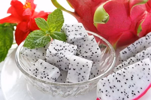 Lúc này, bà Lý mới nhận ra, mặc dù thanh long rất tốt nhưng vẫn có một số nhóm người không thích hợp để ăn. Bác sĩ cũng nhắc nhở, mặc dù thanh long không ngọt nhưng lượng đường rất cao, khoảng 13%.