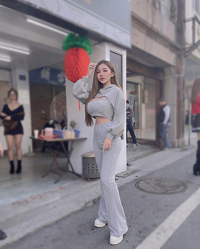 Quả thực, hot girl gợi cảm chưa từng "ngán" bất cứ xu hướng thời trang mới nào.