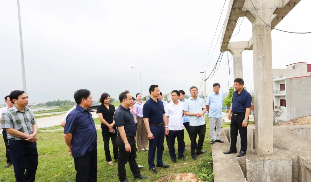 Chủ tịch Bắc Ninh “thị sát” trạm bơm gần 280 tỷ chậm tiến độ Chu tich Bac Ninh “thi sat” tram bom gan 280 ty cham tien do