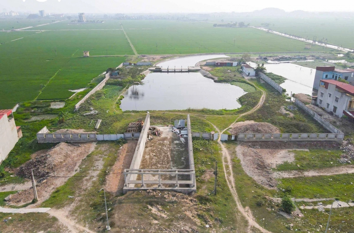 Chủ tịch Bắc Ninh “thị sát” trạm bơm gần 280 tỷ chậm tiến độ - Hình 2 Chu tich Bac Ninh “thi sat” tram bom gan 280 ty cham tien do-Hinh-2