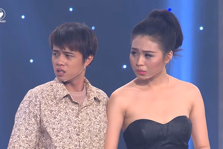 Tuấn Dũng có ngoại hình nhỏ nhắn, khuôn mặt đậm chất “bi kịch” nhưng gây ấn tượng với lối diễn hài hước, duyên dáng và giọng ca ngọt ngào.