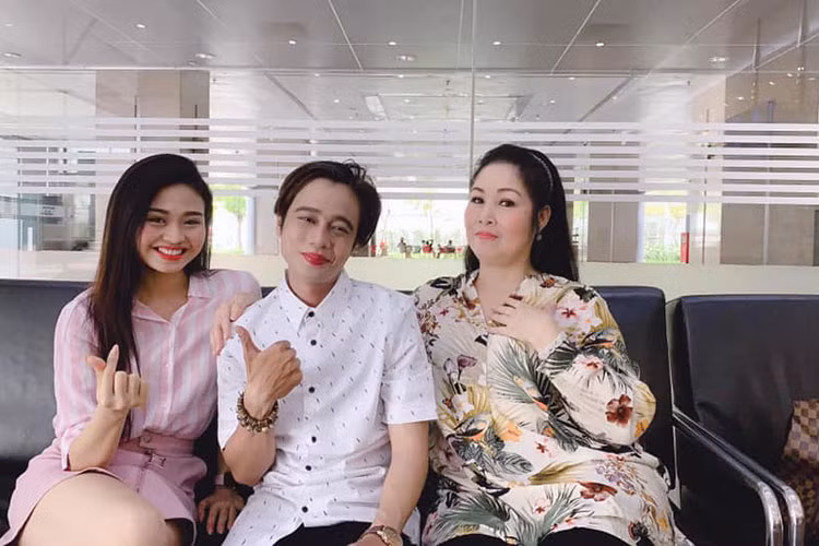 Năm 2018, khi vướng tin đồn hẹn hò với Tuấn Dũng, Lê Lộc từng lên tiếng phủ nhận.